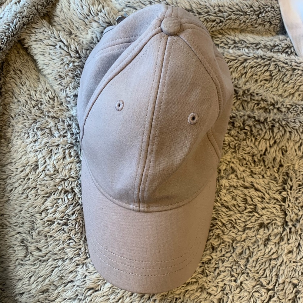 Plain Grey Lululemon baseball hat